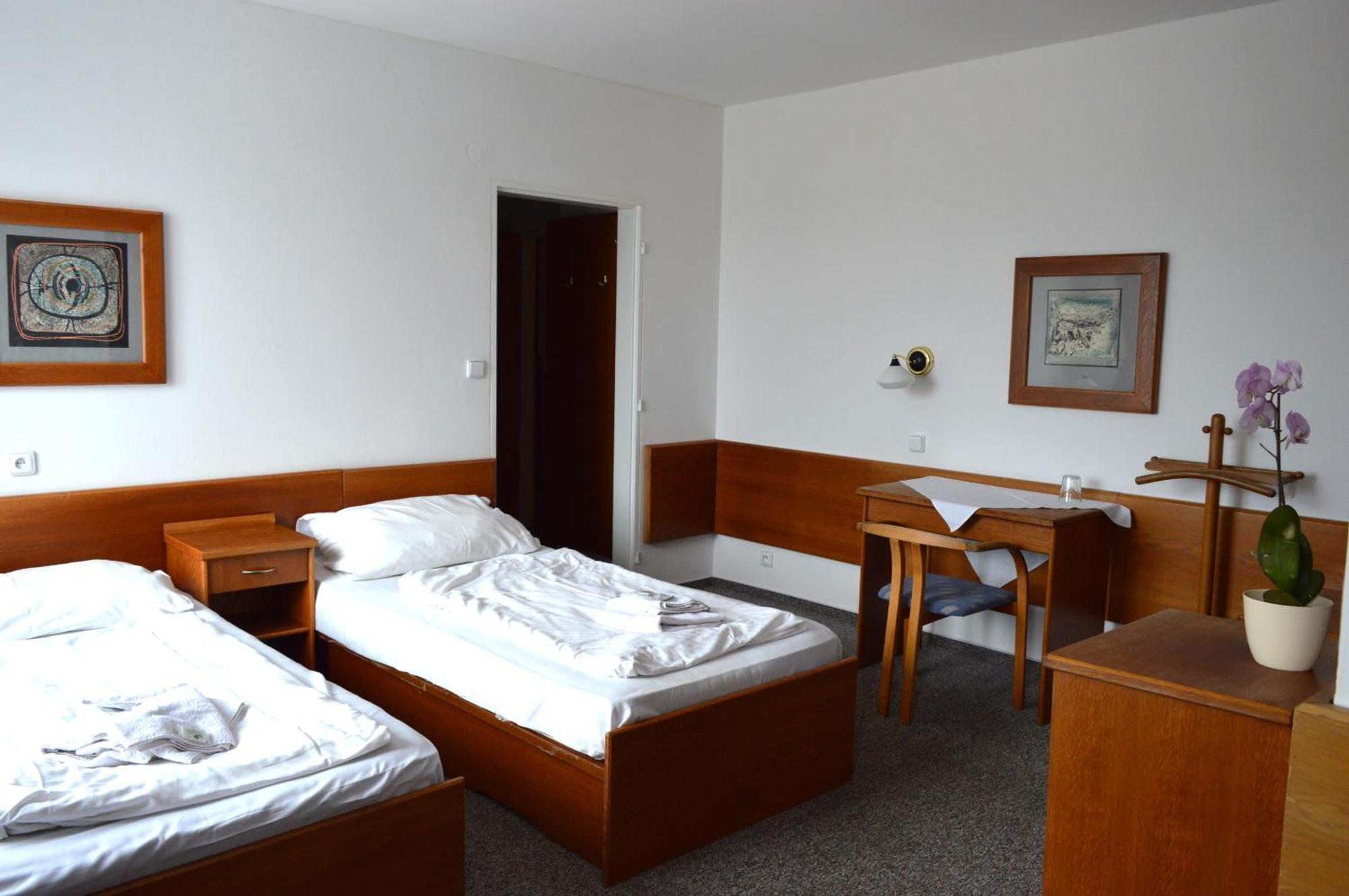 Chocen Hotel Peliny מראה חיצוני תמונה